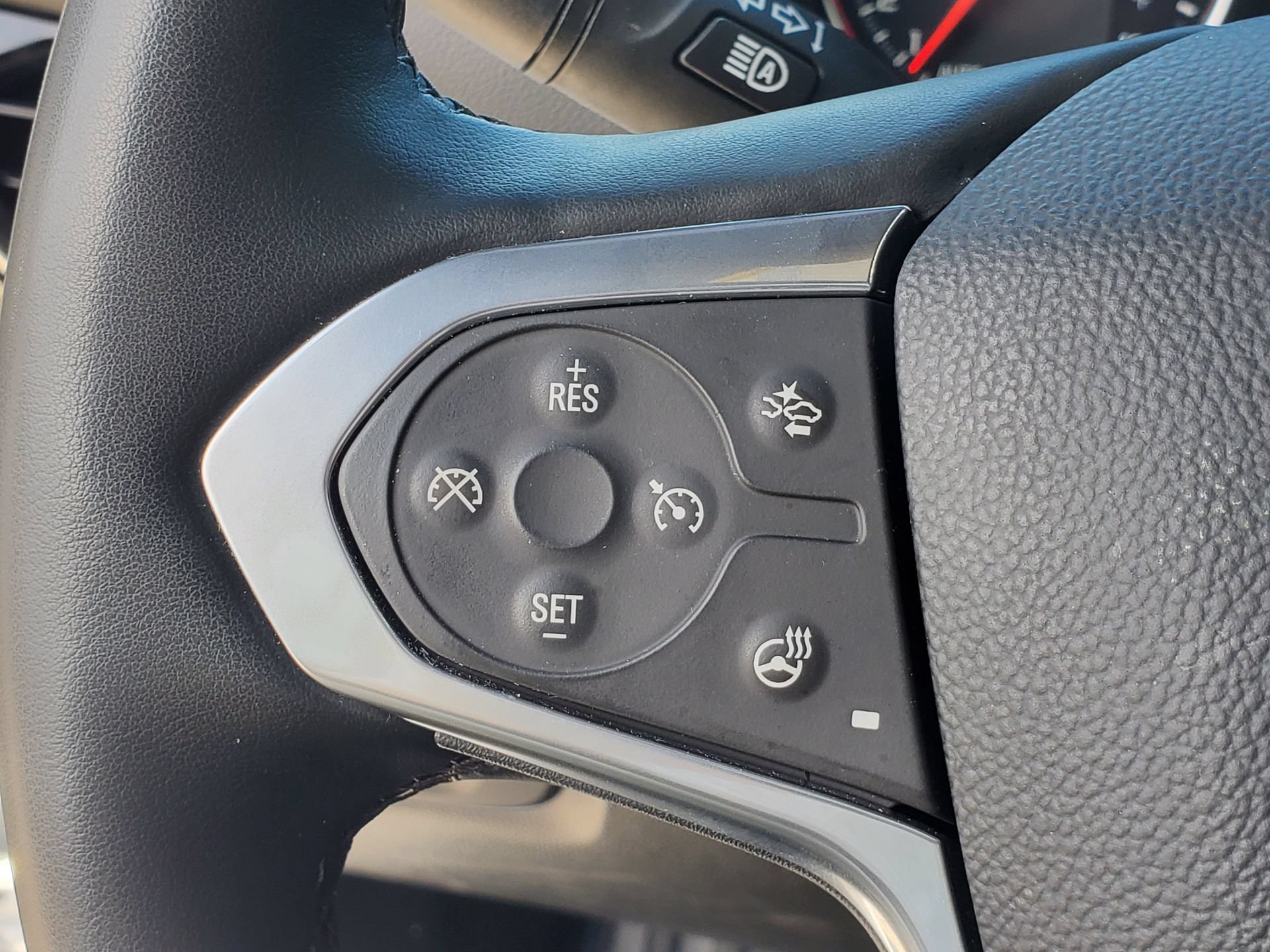 Used 2023 Chevrolet Traverse Premier w/ Redline Edition FWD image 24