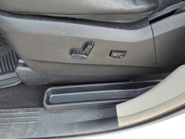 Used 2015 Chrysler Town & Country Touring image 5