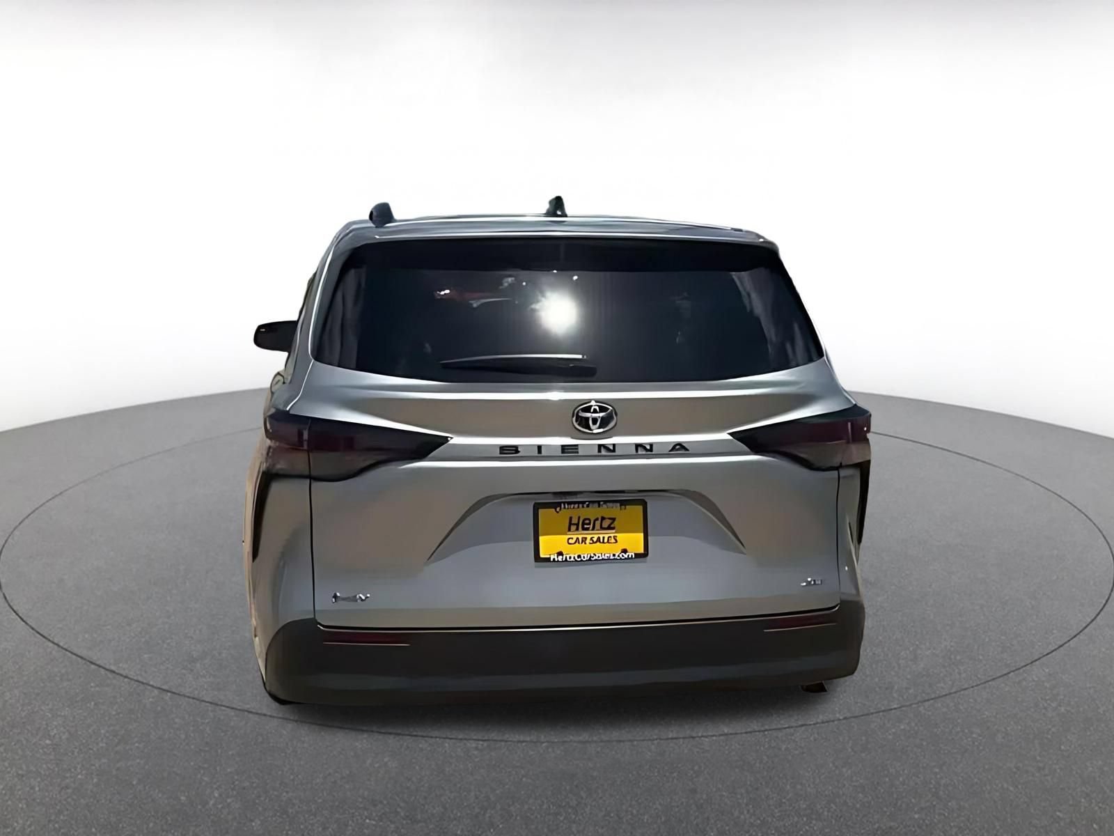 Used 2025 Toyota Sienna XLE FWD image 12