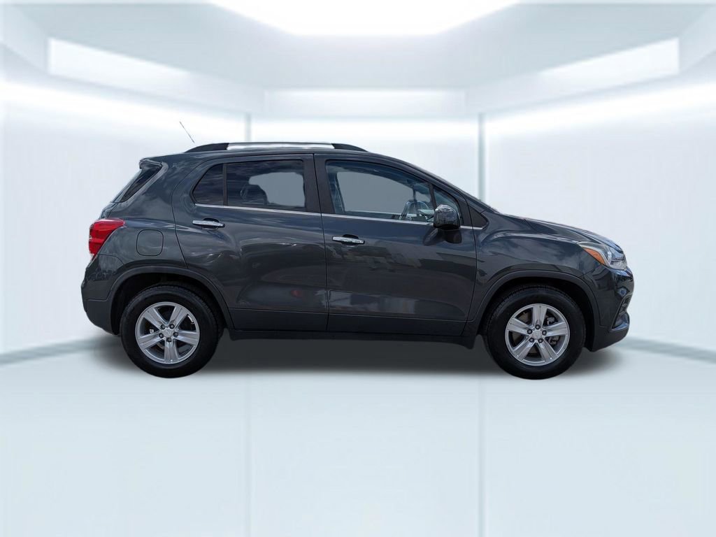 Used 2019 Chevrolet Trax LT w/ Sun & Sound Package FWD image 7