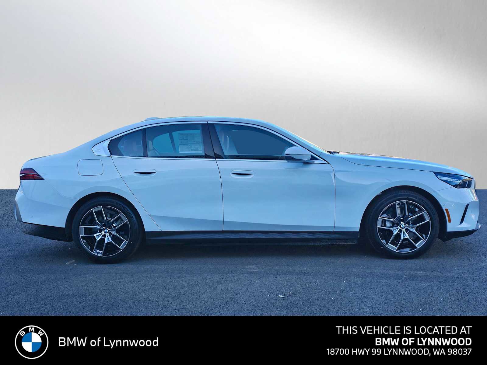 New 2026 BMW i5 eDrive40 w/ Premium Package AWD/4WD image 2