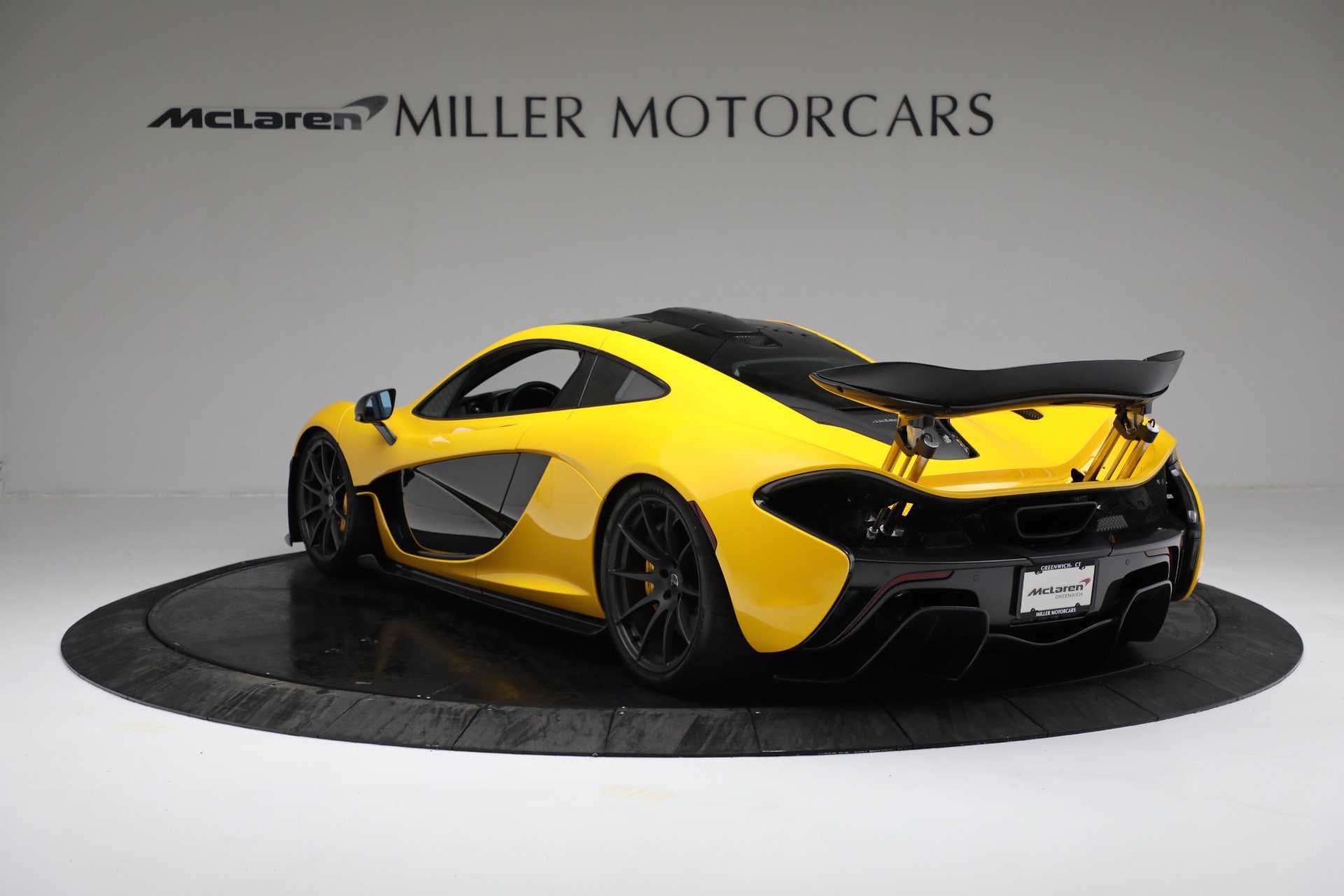 Used 2015 McLaren P1 RWD image 4