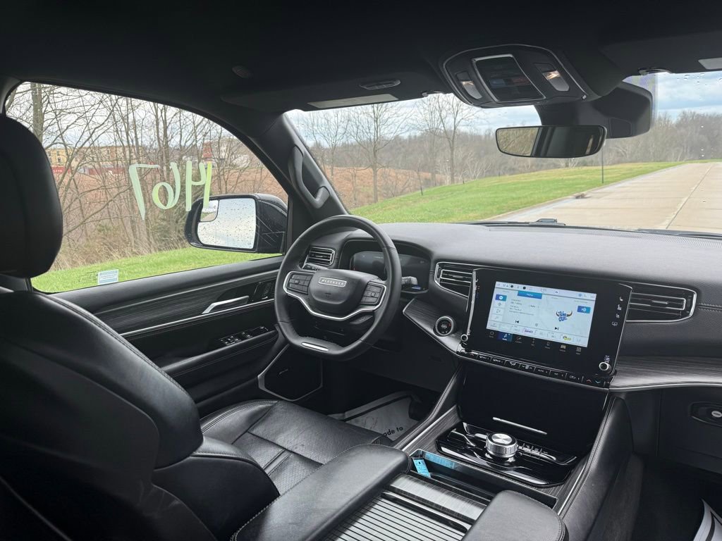 Used 2024 Jeep Wagoneer Series II w/ Flexible Seating Group image 21