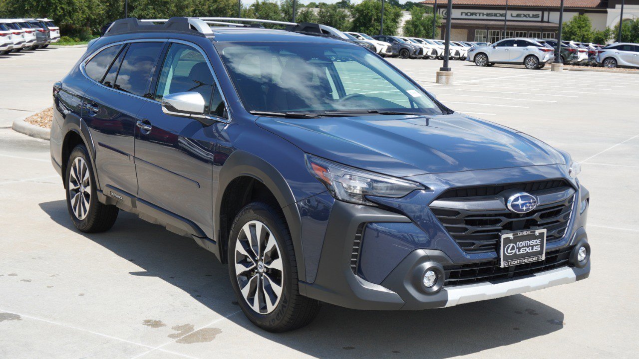 Used 2025 Subaru Outback Touring AWD/4WD image 3