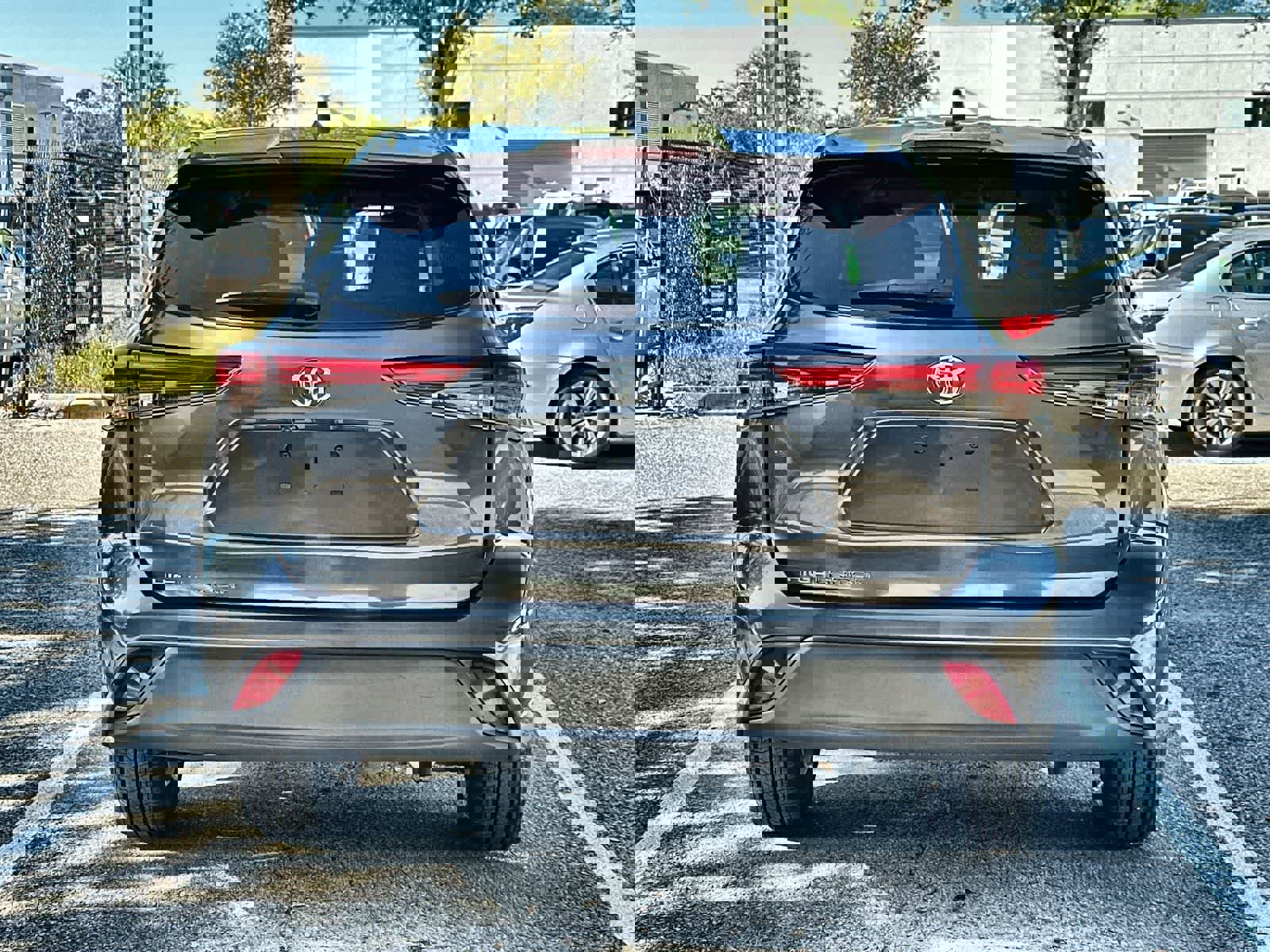 Used 2022 Toyota Highlander L image 7