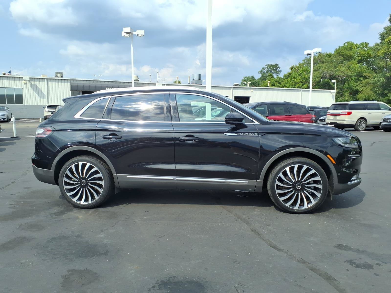Used 2023 Lincoln Nautilus Black Label w/ Cargo Utility Package AWD/4WD image 8
