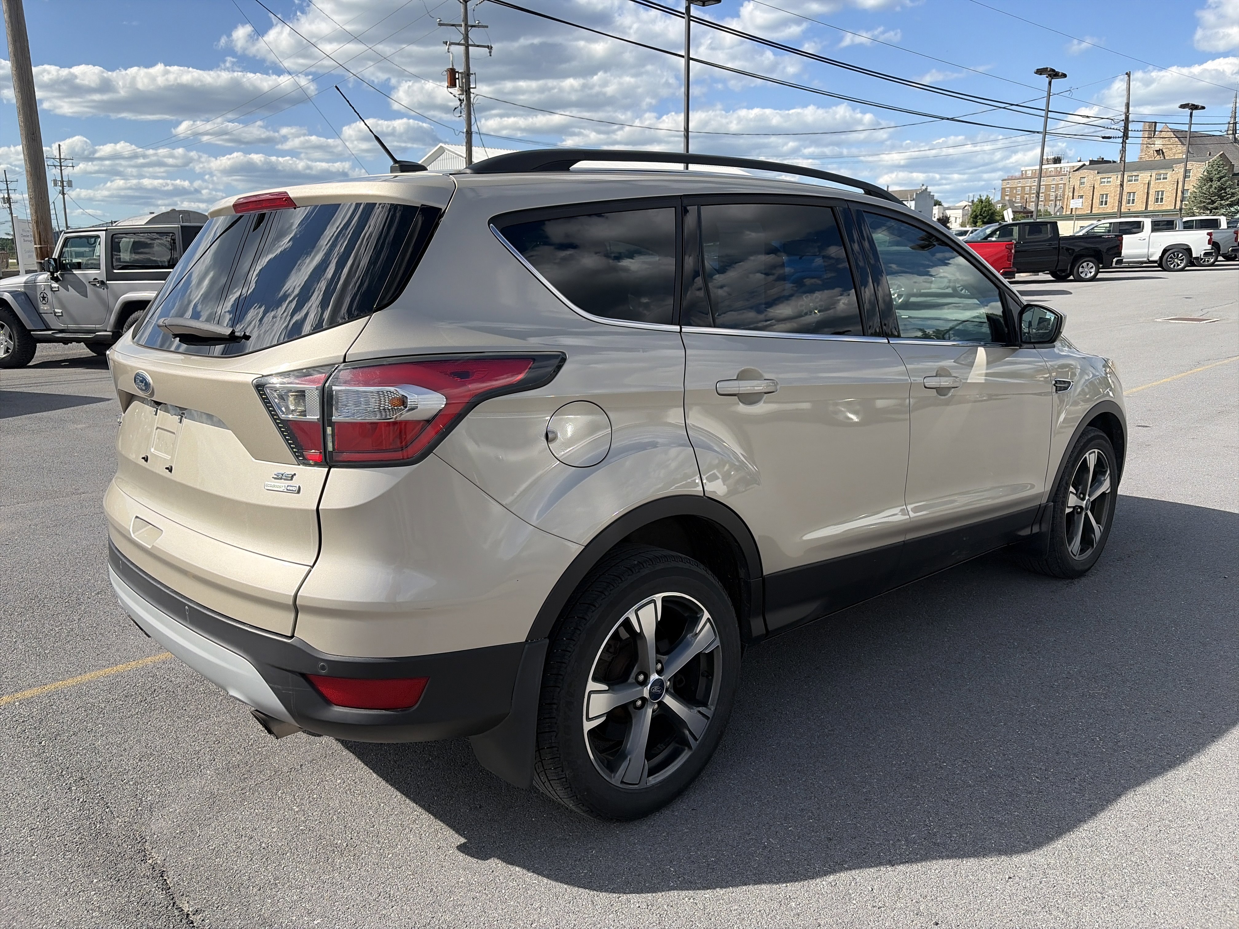 Used 2017 Ford Escape SE w/ Equipment Group 201A AWD/4WD video 3