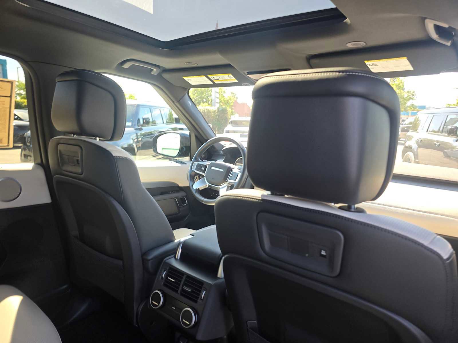 Used 2023 Land Rover Discovery S R-Dynamic image 15