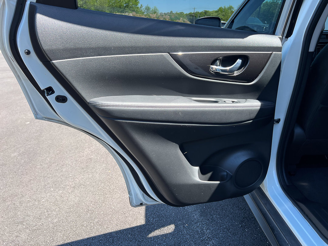 Used 2018 Nissan Rogue SV AWD/4WD image 26