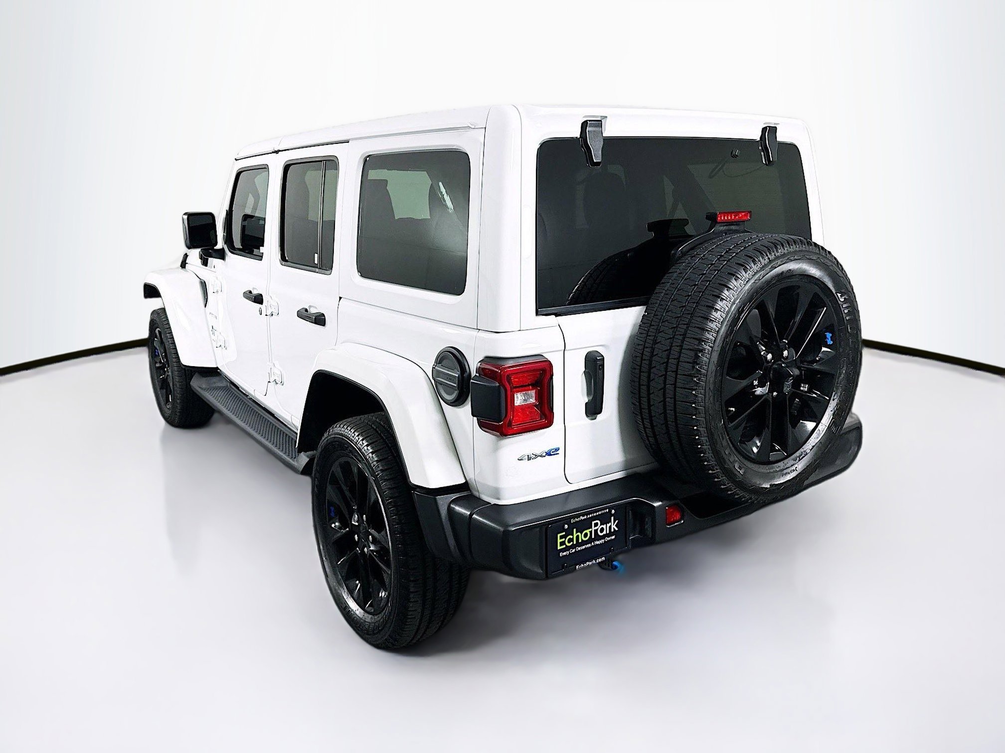 Used 2023 Jeep Wrangler Unlimited Sahara AWD/4WD image 5