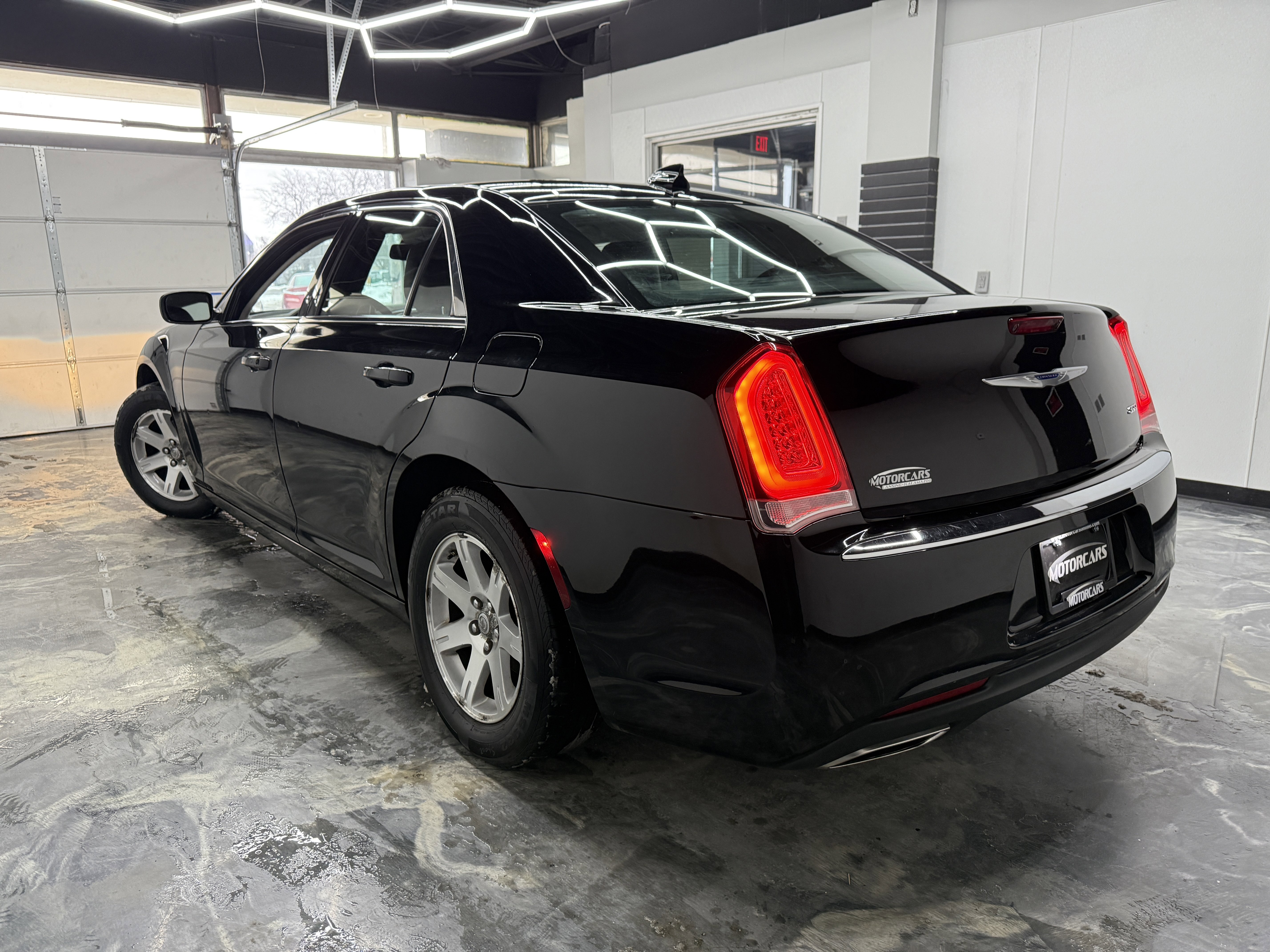 Used 2019 Chrysler 300 Touring L w/ Quick Order Package 22F image 3