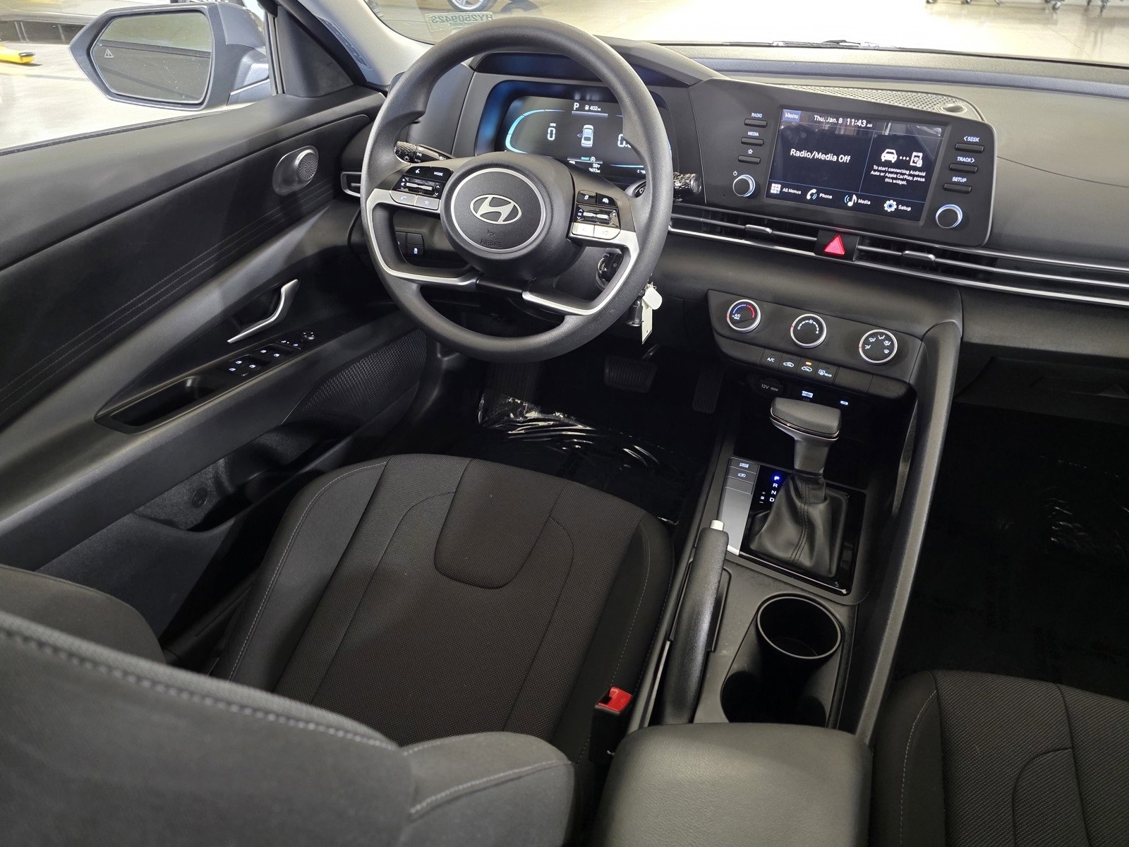 Certified 2025 Hyundai Elantra SE image 19