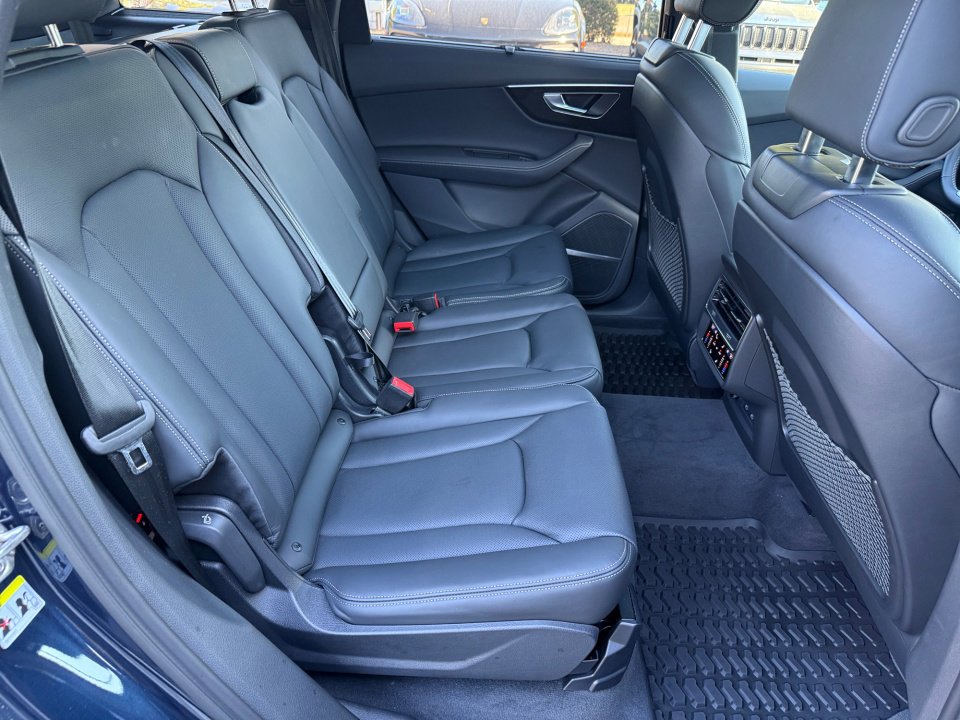 Used 2025 Audi Q7 3.0T Prestige image 29