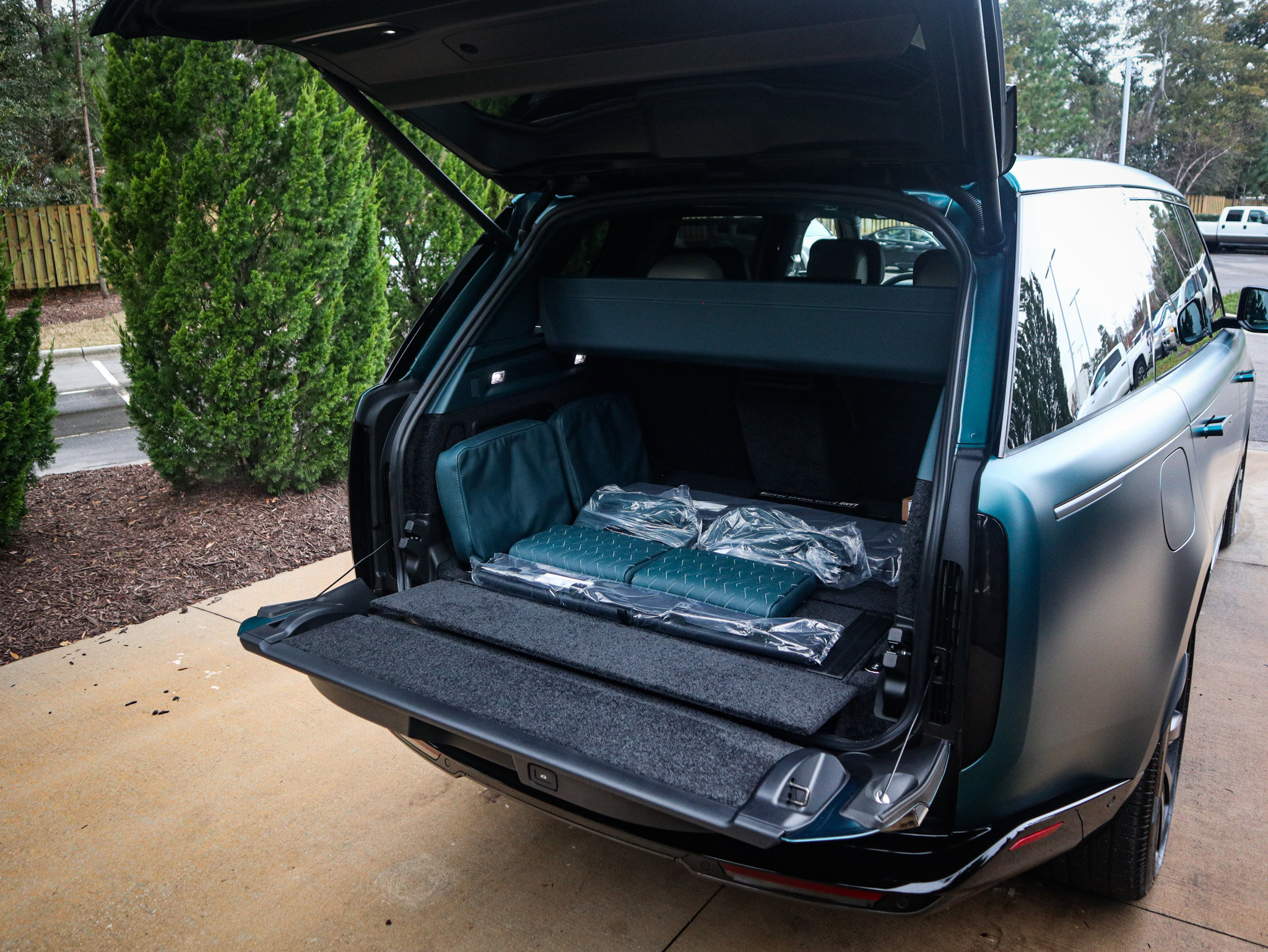 Used 2025 Land Rover Range Rover SV image 44