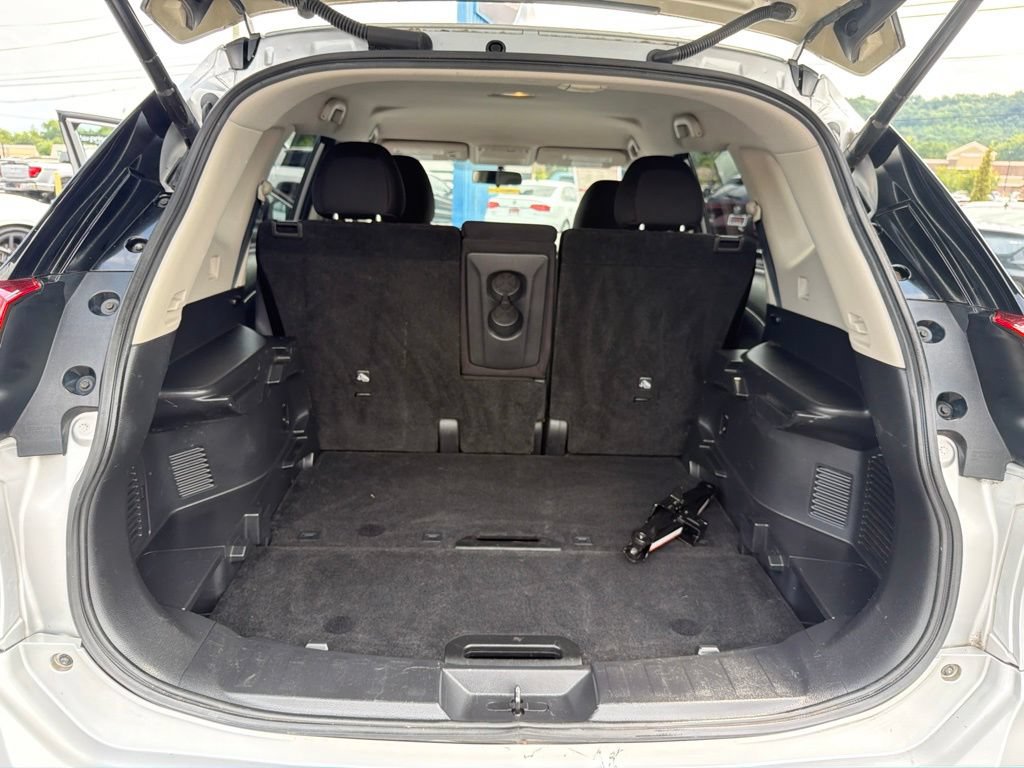 Used 2018 Nissan Rogue SV FWD image 35