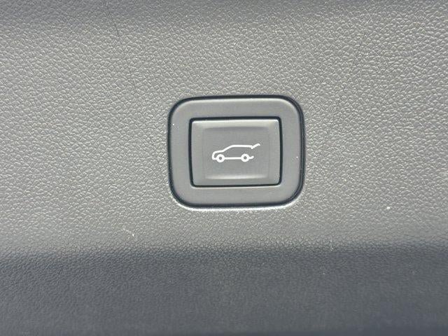Used 2023 GMC Yukon XL SLT w/ SLT Premium Package AWD/4WD image 19
