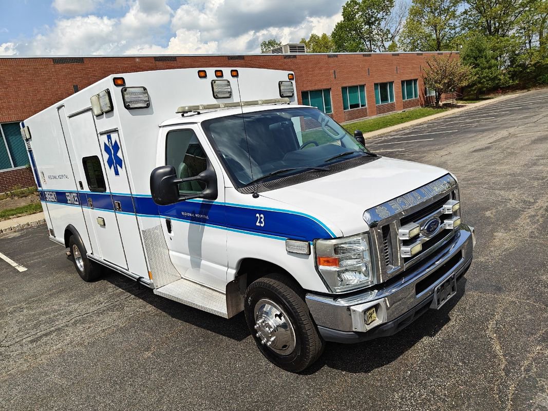 Used 2012 Ford E-450 and Econoline 450 Super Duty w/ Ambulance Prep Pkg image 43