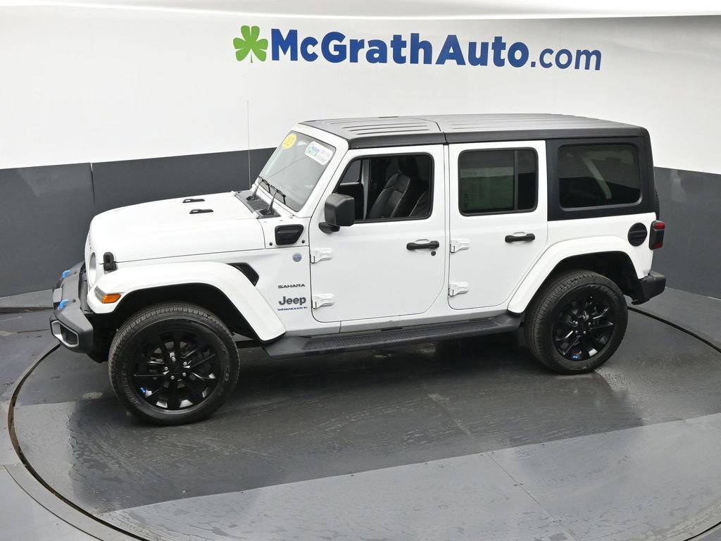Used 2023 Jeep Wrangler Unlimited Sahara w/ Cold Weather Group AWD/4WD image 17