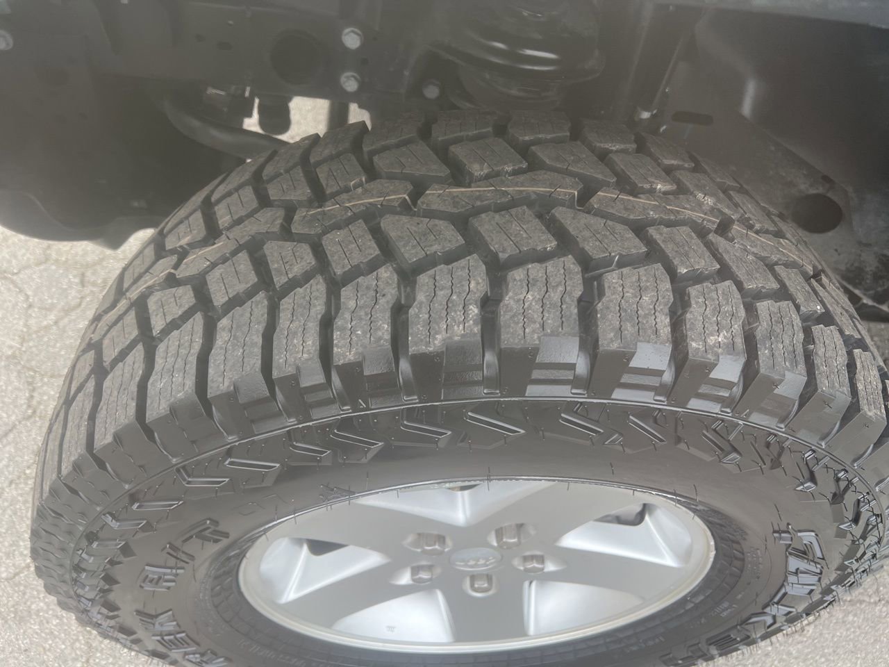 Used 2025 Jeep Gladiator Nighthawk image 12