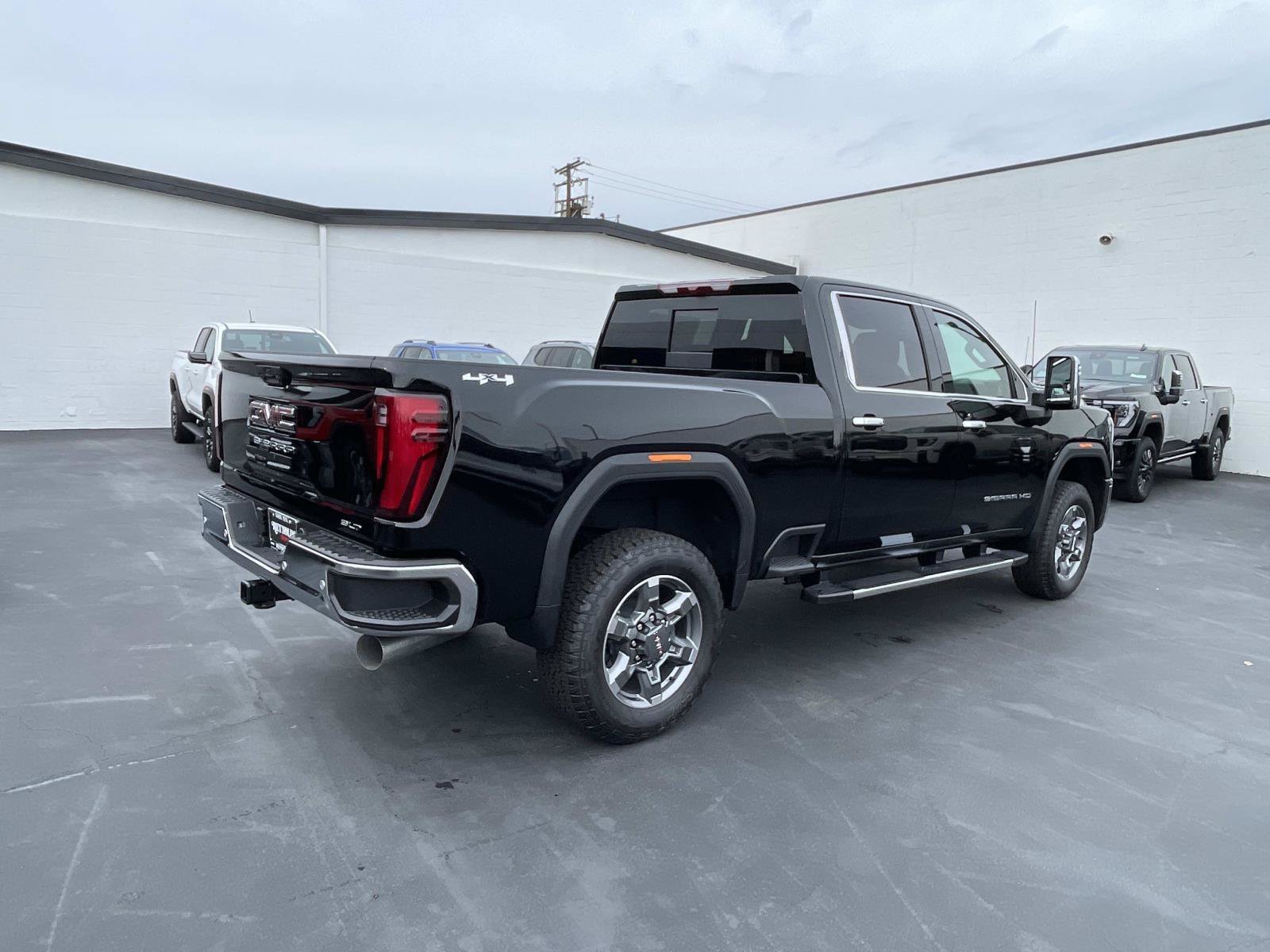 New 2026 GMC Sierra 3500 SLT w/ SLT Premium Package AWD/4WD image 5