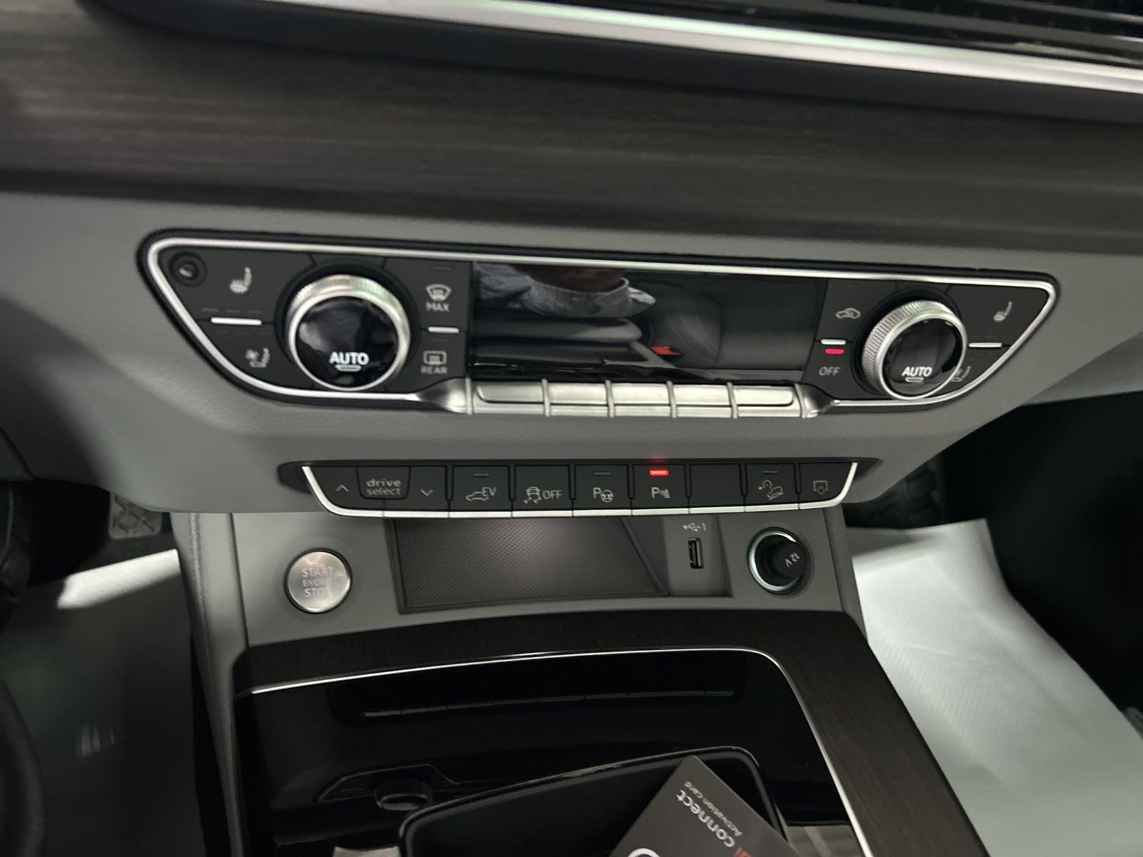 New 2024 Audi Q5 e Prestige image 23