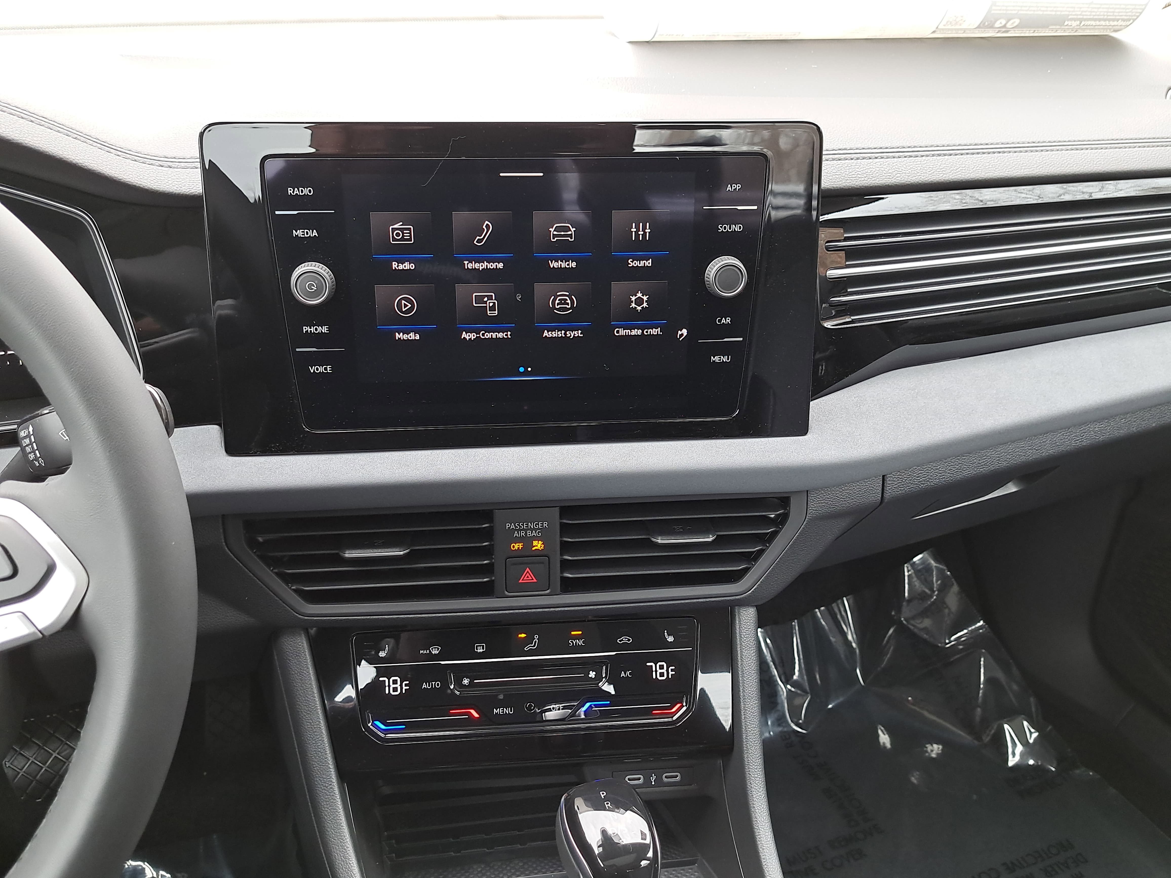 New 2026 Volkswagen Jetta SE FWD image 19