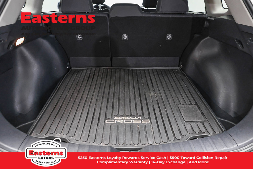 Used 2022 Toyota Corolla Cross LE AWD/4WD image 10