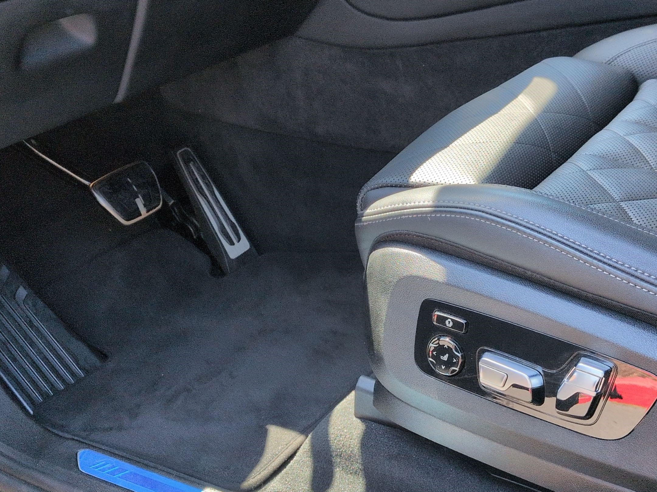 Certified 2025 BMW X5 sDrive40i w/ M Sport Package RWD image 17