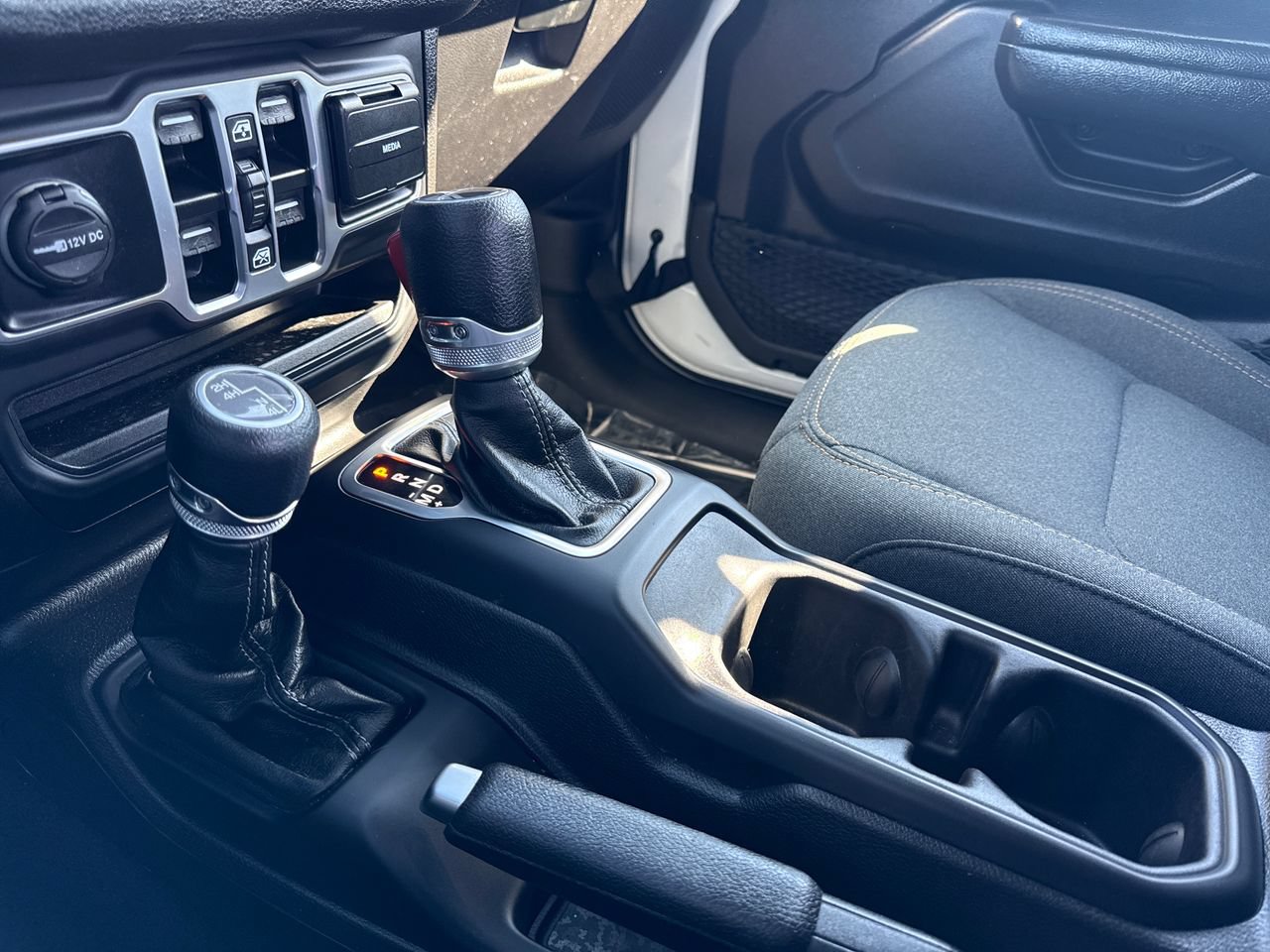 Used 2025 Jeep Gladiator Sport AWD/4WD image 21