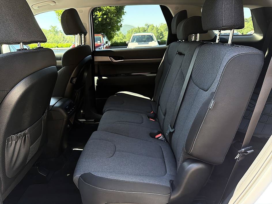 Used 2025 Hyundai Palisade SE FWD image 12