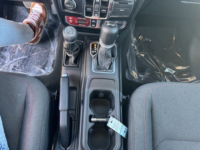 Used 2024 Jeep Wrangler Unlimited Rubicon image 25