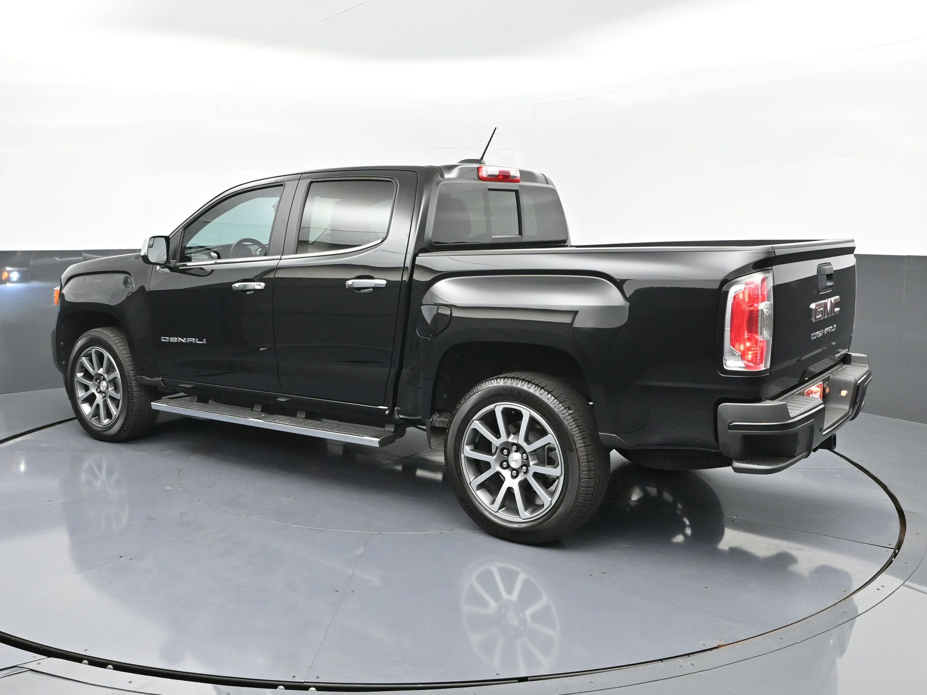 Used 2022 GMC Canyon Denali image 23