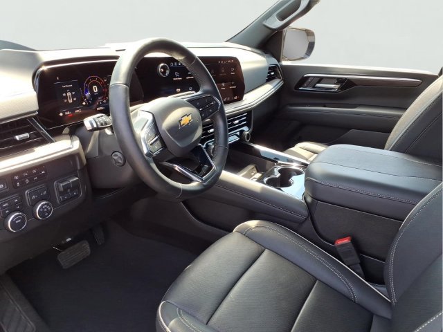 Used 2025 Chevrolet Tahoe Premier AWD/4WD image 3