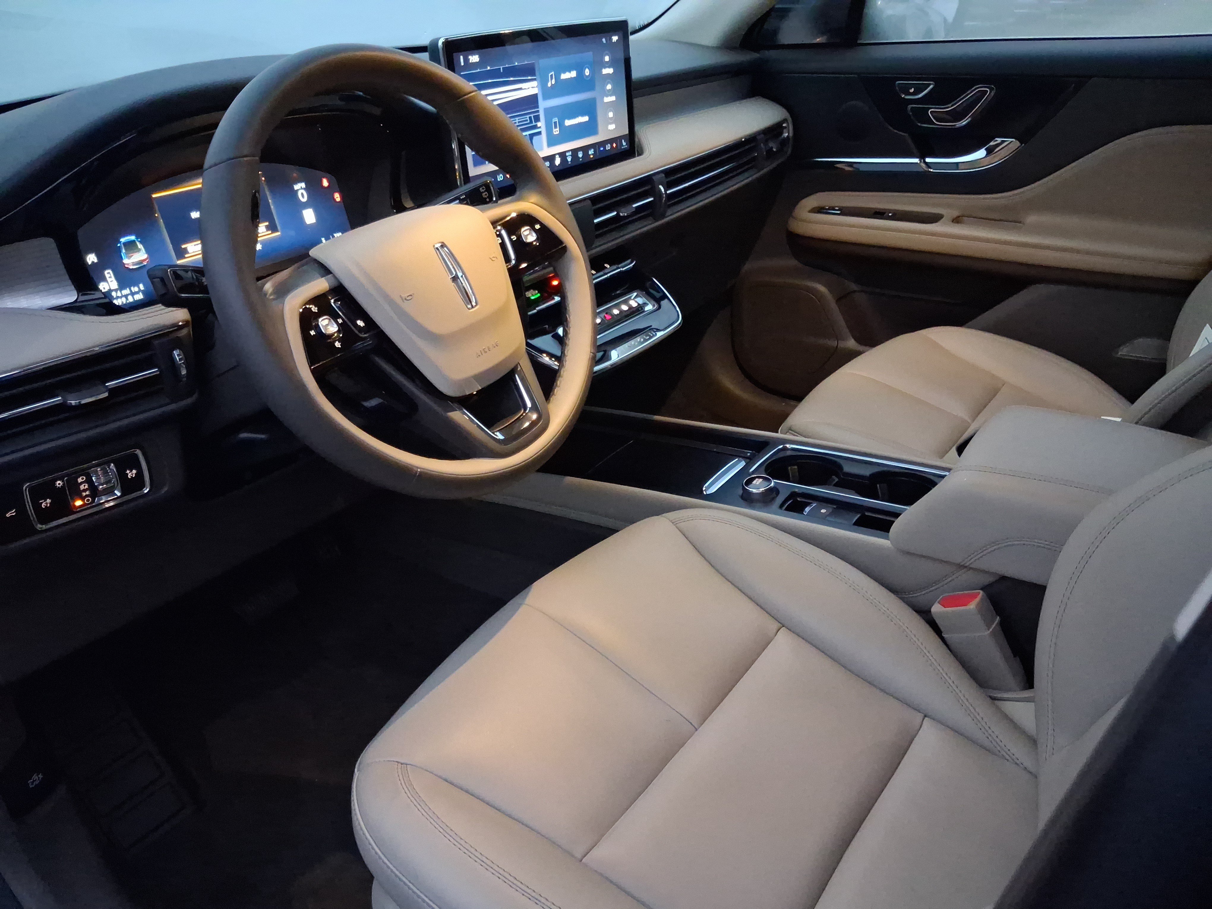 Certified 2024 Lincoln Corsair FWD image 11