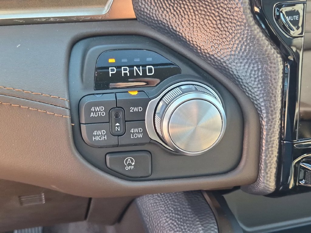 Used 2025 RAM 1500 Limited AWD/4WD image 23