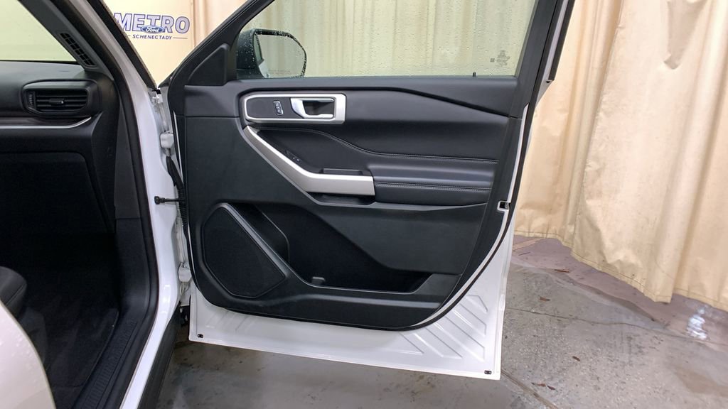 Certified 2023 Ford Explorer XLT image 11