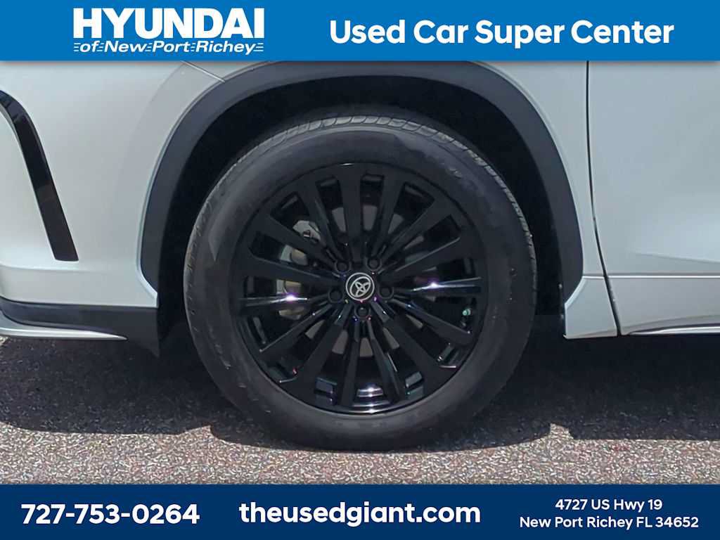 Used 2023 Toyota Highlander XSE AWD/4WD image 9