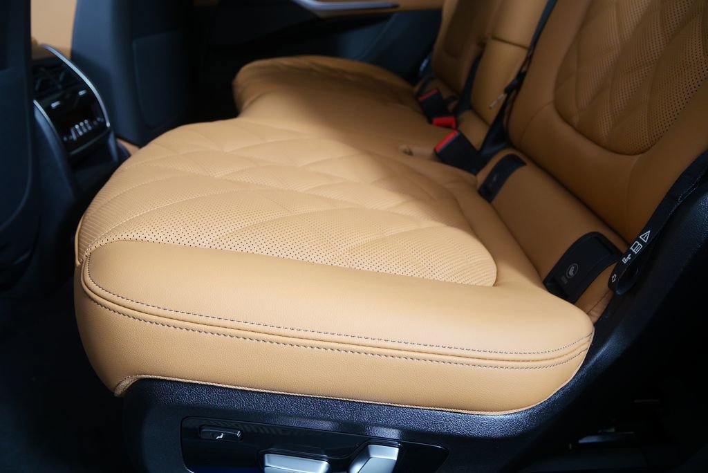 Used 2026 BMW X7 xDrive40i image 14