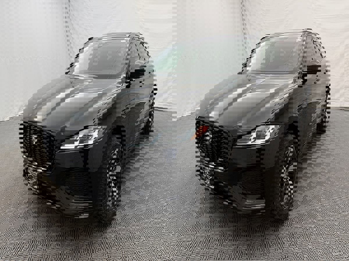 Used 2025 Jaguar F-PACE R-Dynamic S image 2