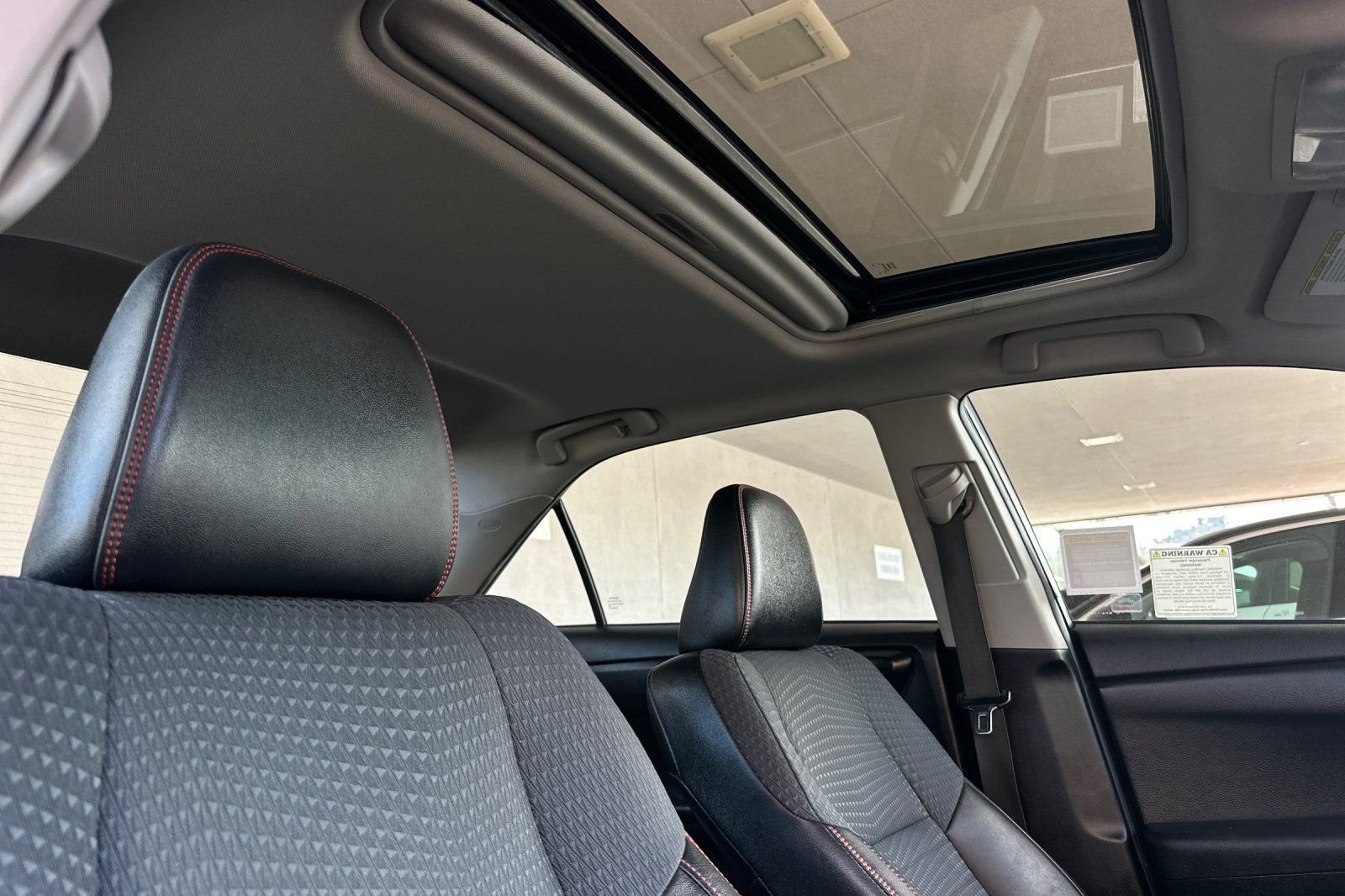 Used 2015 Toyota Camry SE w/ Moonroof Package FWD image 15