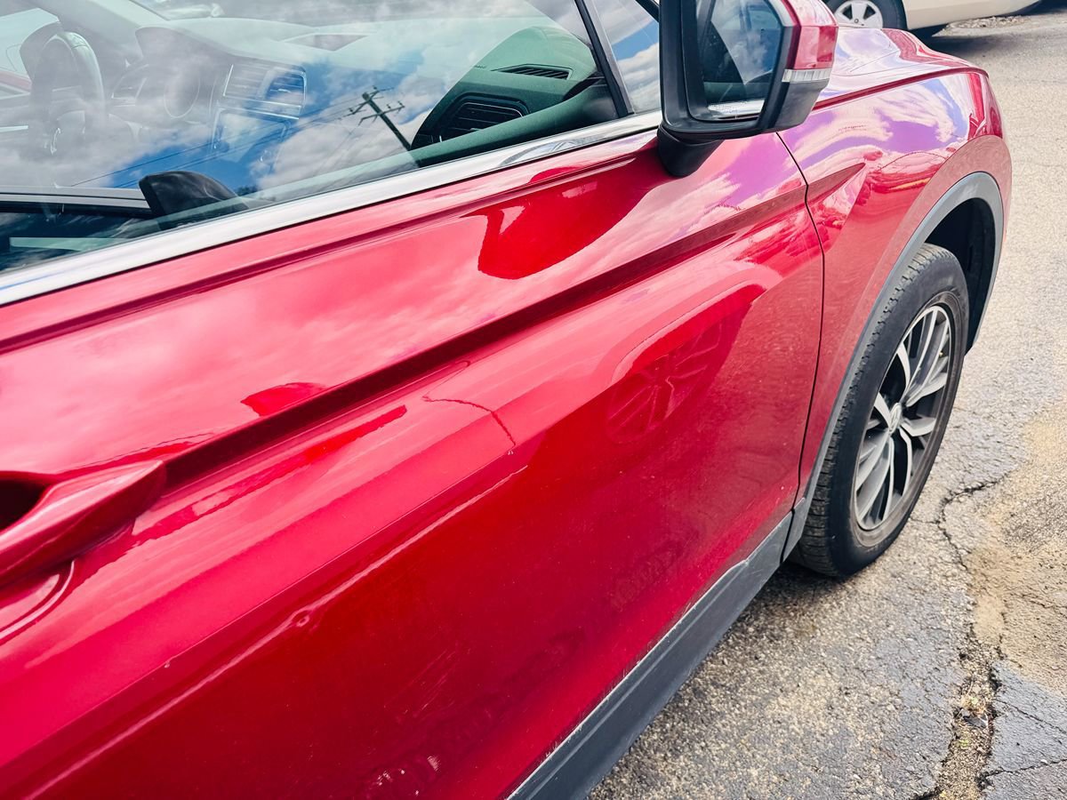 Used 2019 Volkswagen Tiguan SE w/ Panoramic Sunroof Package FWD image 2