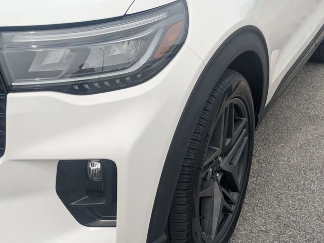 Used 2025 Ford Explorer ST image 12