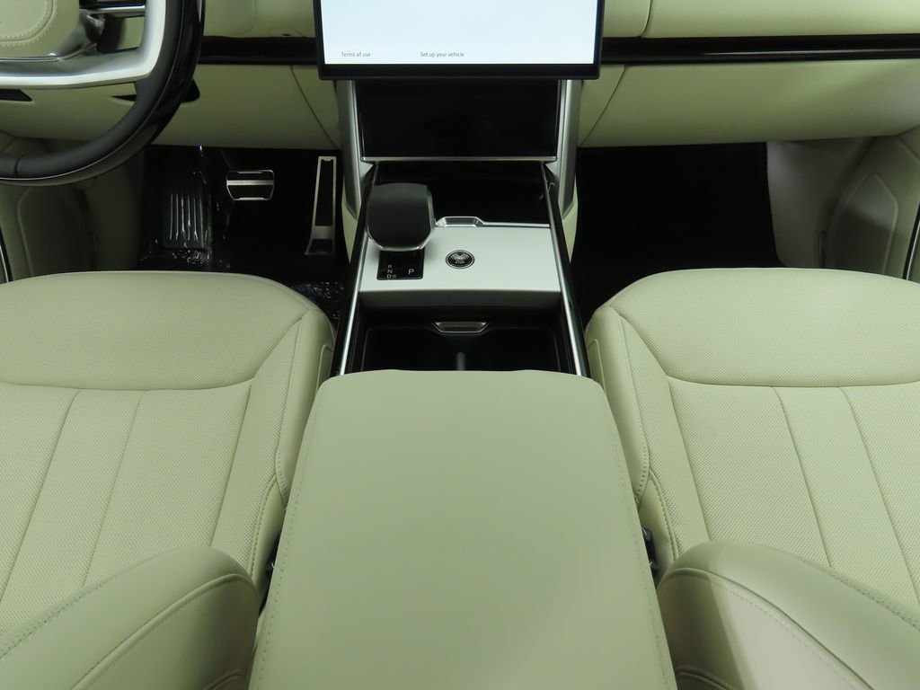 New 2025 Land Rover Range Rover Long Wheelbase SE image 16