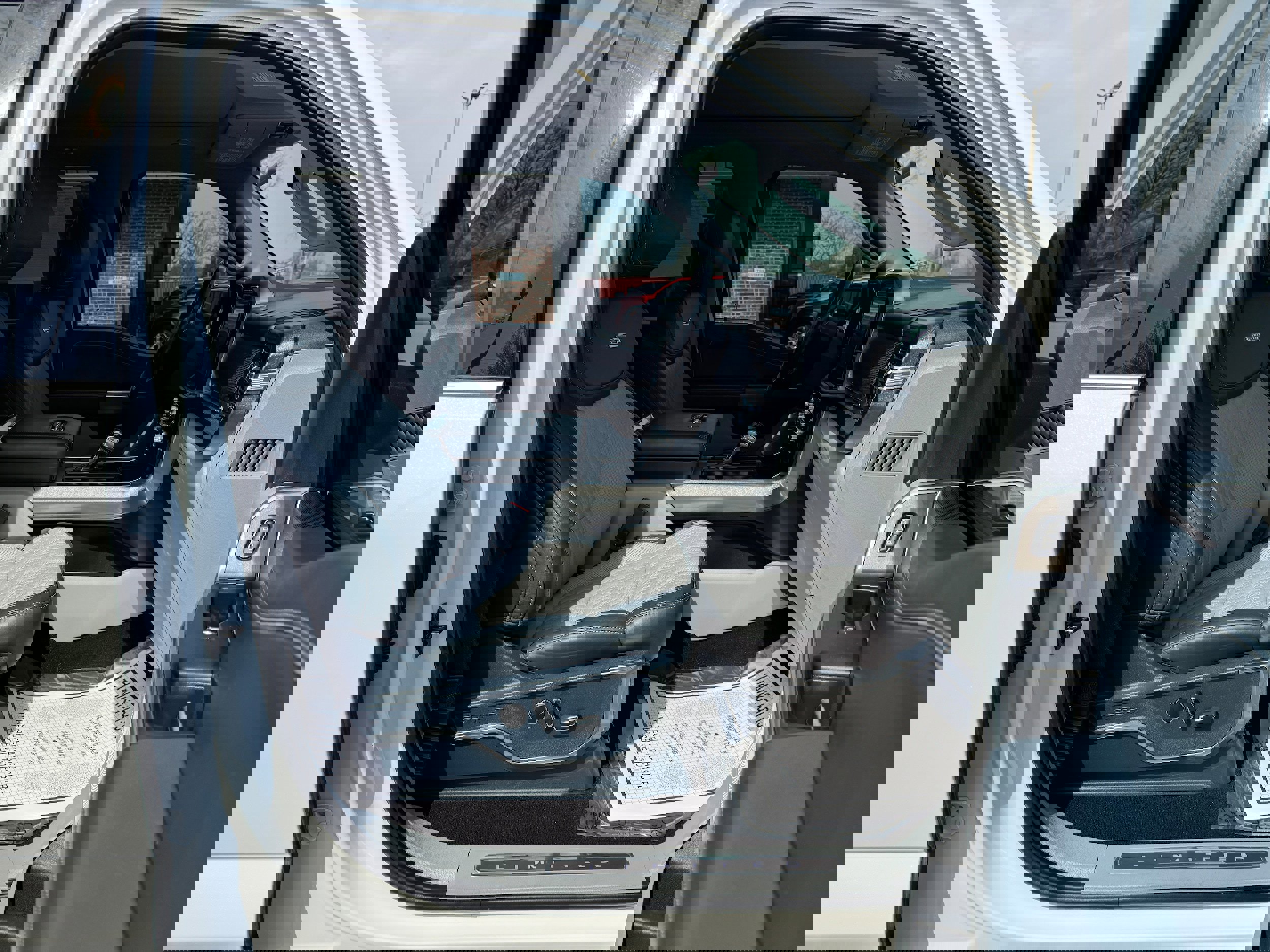 Used 2023 Ford F150 Limited image 16