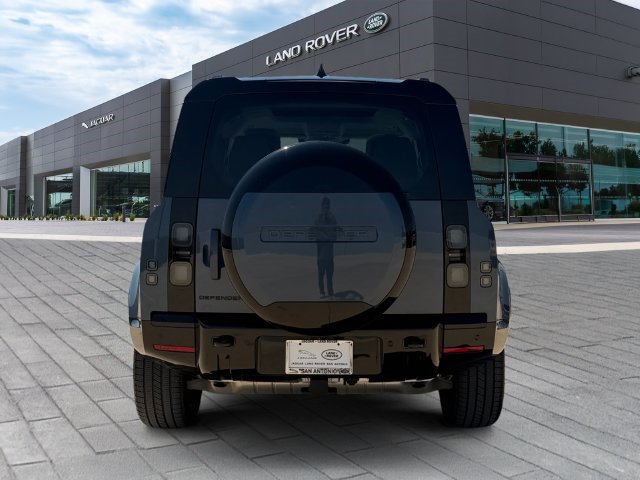 Certified 2026 Land Rover Defender 110 X-Dynamic SE AWD/4WD image 4