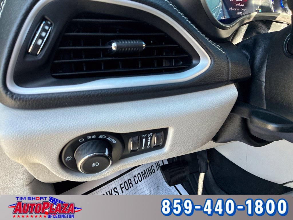 Used 2022 Chrysler Pacifica Touring-L FWD image 25