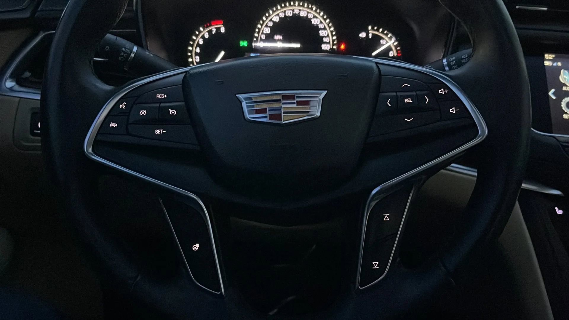 Used 2018 Cadillac XT5 Luxury image 27