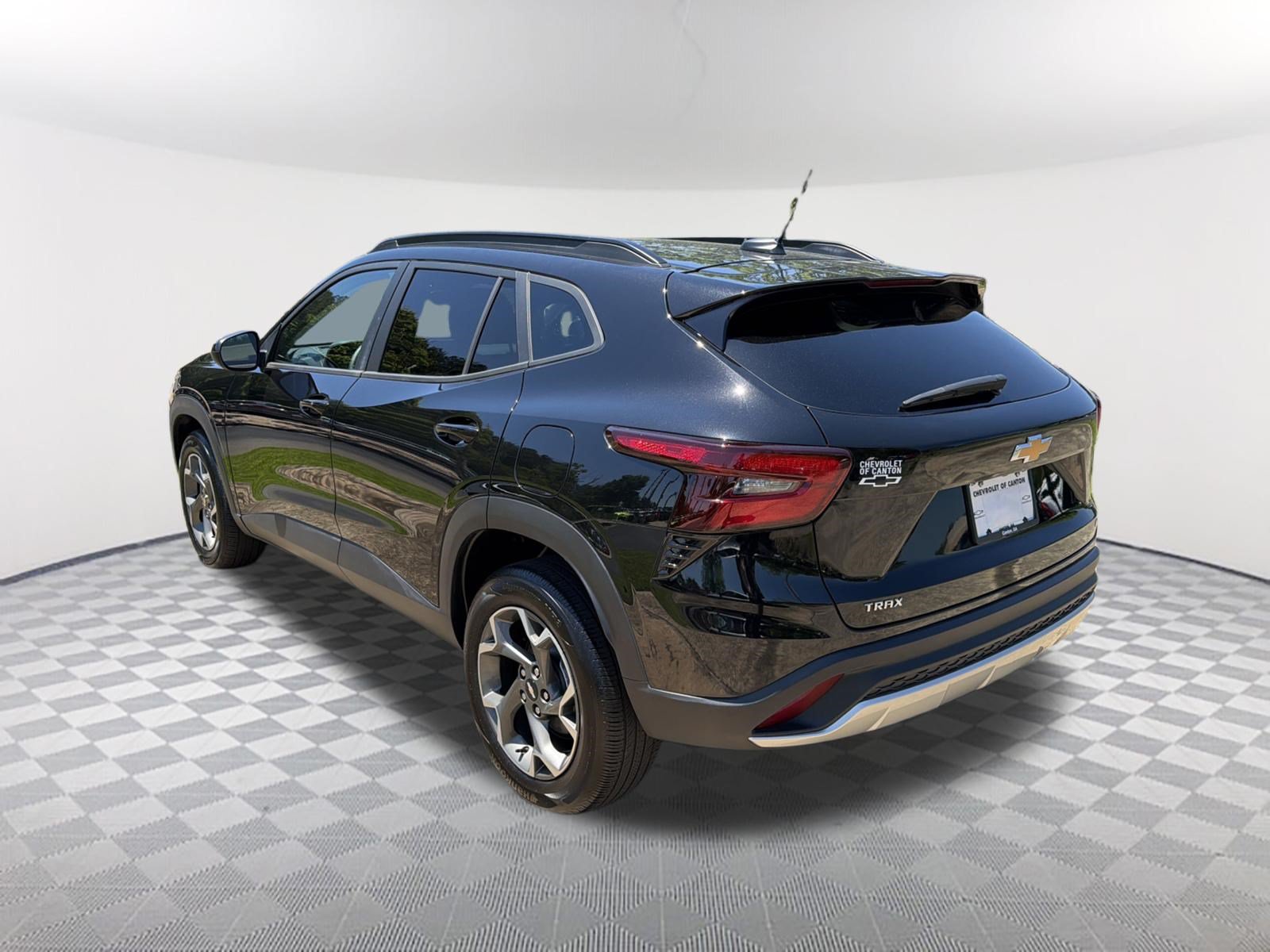Used 2024 Chevrolet Trax LT FWD image 7