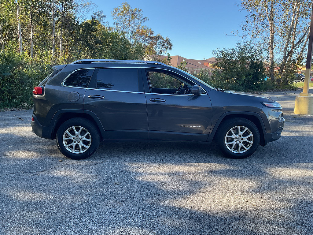 Used 2016 Jeep Cherokee Latitude w/ Comfort/Convenience Group AWD/4WD image 4