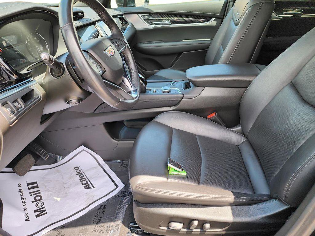 Used 2024 Cadillac XT6 Premium Luxury image 8